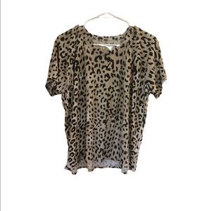 Chaser • short sleeve • leopard print • size medium